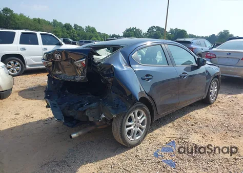 2017 Toyota Yaris Ia z USA, uszkodzony, nr VIN 3MYDLBYV4HY162849